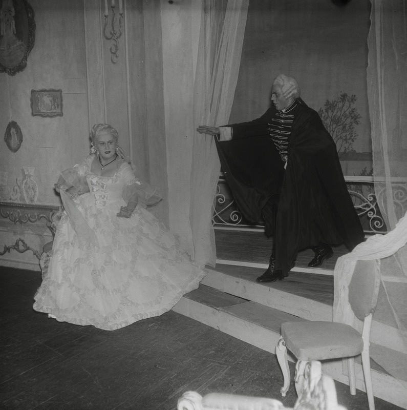 Padaemand, Teater Estonia, 1957, osades: Hermann – Viktor Gurjev, Liisa – Aino Külvand