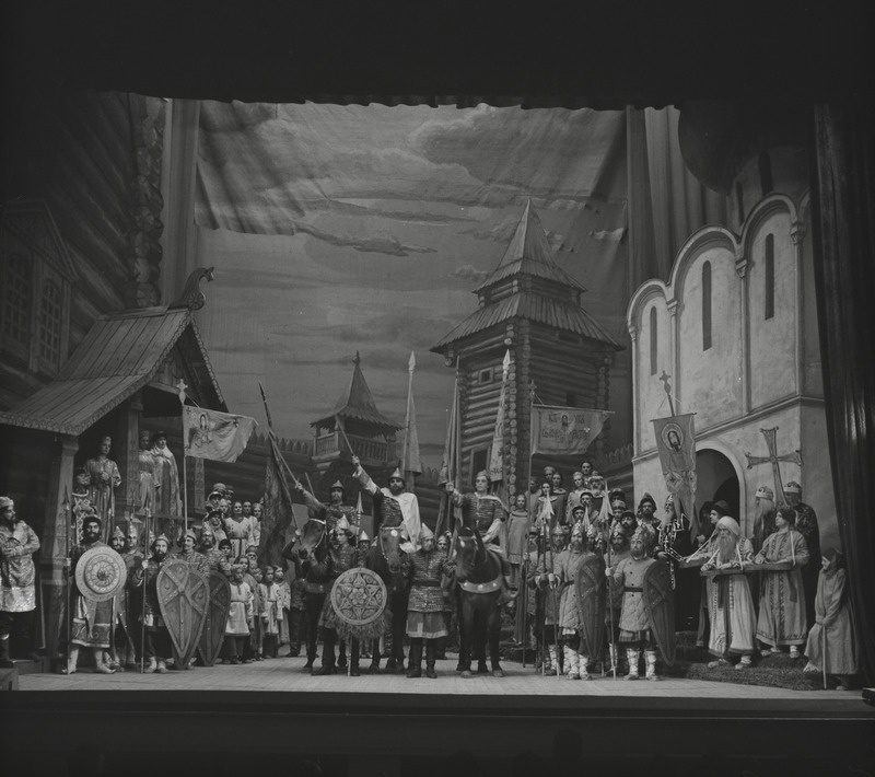 Vürst Igor, Teater Estonia, 1951, osades: Igor – Tiit Kuusik, Vladimir Igorevitš – Enno Eesmaa
