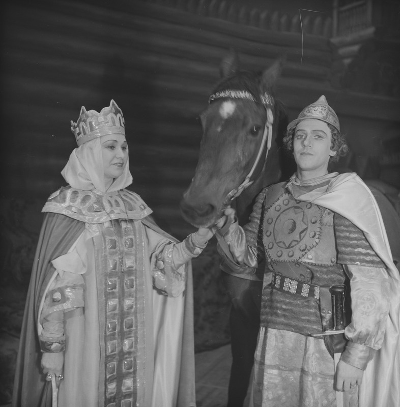 Vürst Igor, Teater Estonia, 1951, osades: Jaroslavna – Meta Kodanipork, Vladimir Igorevitš – Viktor Gurjev