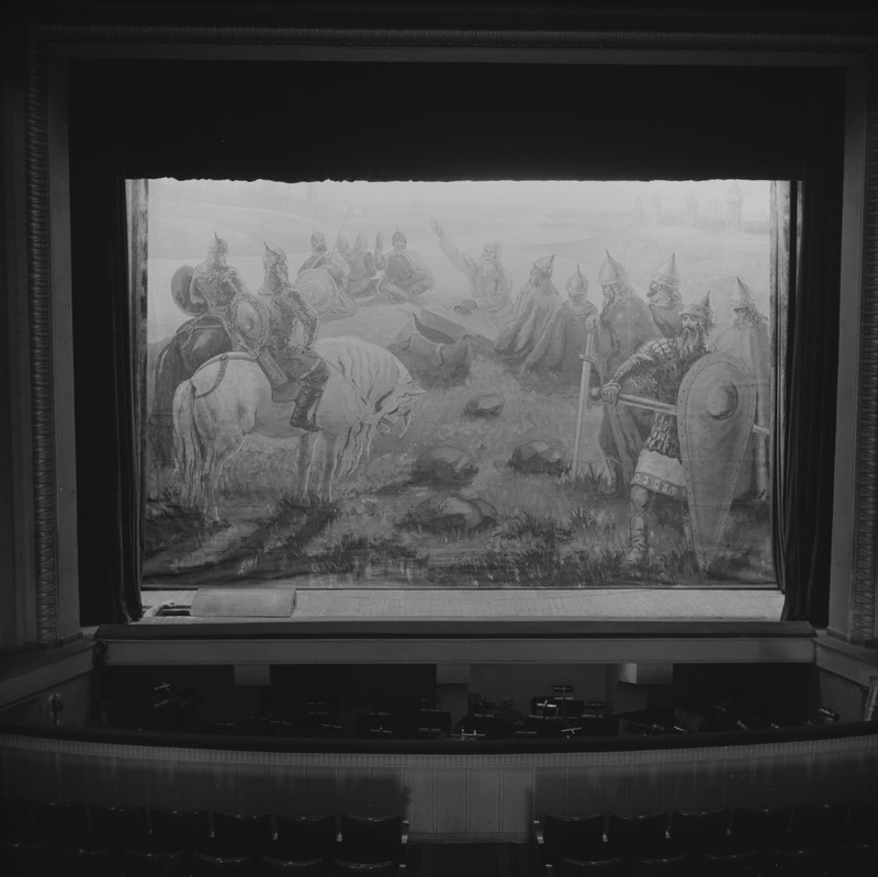 Vürst Igor, Teater Estonia, 1951, pildil: etenduse Vürst Igor lavapilt