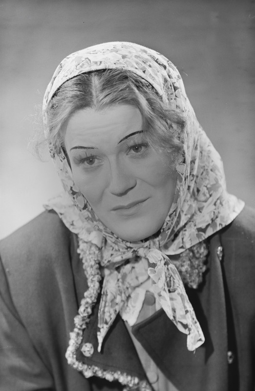 Näkineid, Teater Estonia, 1956, pildil: Katja – Paula Padrik