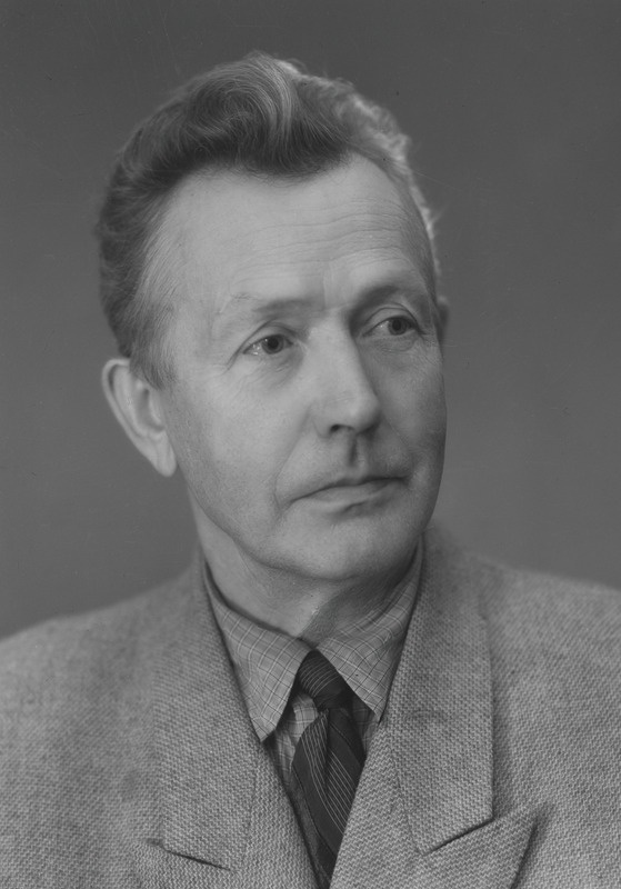 portree: Alfred Karindi,