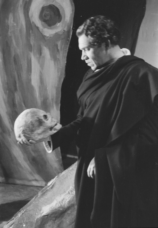 Hamlet, Teater Estonia, 1945, osades: Hamlet – Kaarel Karm