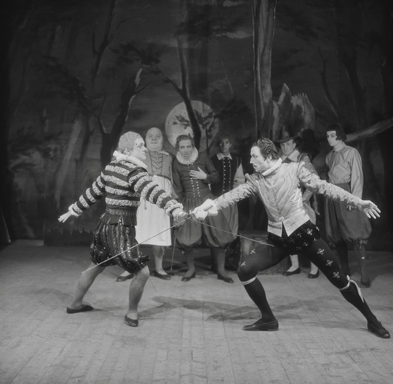 Windsori lõbusad naised, Teater Estonia, 1947, osades: Slender – August Riismann, Dr Caius – Verner Hagus