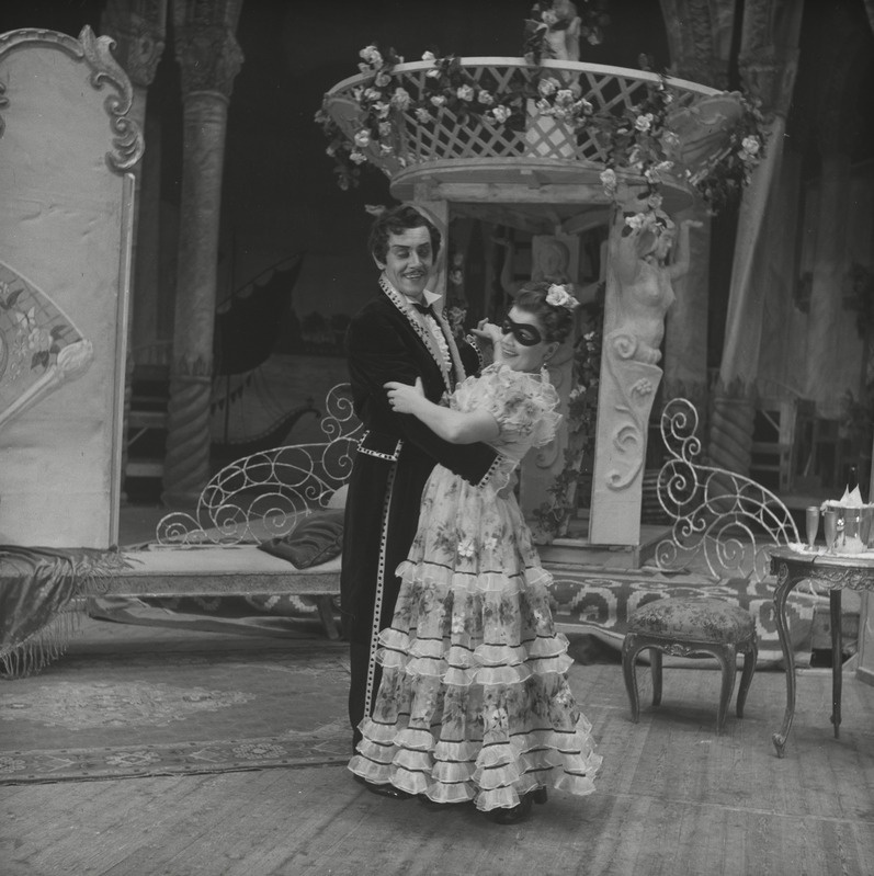 Öö Venetsias, Teater Estonia, 1951, osades: Guido – Paul Mägi, Anina – Klaudia Tiidus