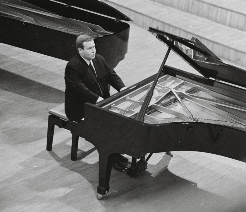 III Üleliiduline pianistide konkurss, Estonia kontserdisaal, 1969, pildil: Vladimir Tebenihhin – töötab Alma-Ata Kunstide Instituudis