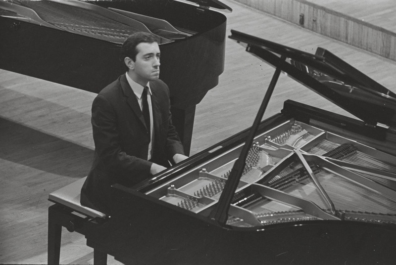 III Üleliiduline pianistide konkurss, Estonia kontserdisaal, 1969, pildil: Garri Aivazjan – Jerevani Konservatooriumi üliõpilane