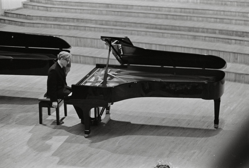 III Üleliiduline pianistide konkurss, Estonia kontserdisaal, 1969, pildil: Peep Lassmann – Tallinna Konservatooriumi 4.kursuse üliõpilane