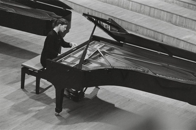 III Üleliiduline pianistide konkurss, Estonia kontserdisaal, 1969, pildil: Marina Sultanova – õpib Taškendi Uspenski nim. Muusikakeskkoolis  similar photo