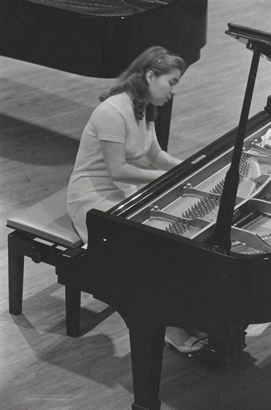 III Üleliiduline pianistide konkurss, Estonia kontserdisaal, 1969, pildil: Valida Muradova – töötab Bakuu Konservatooriumis