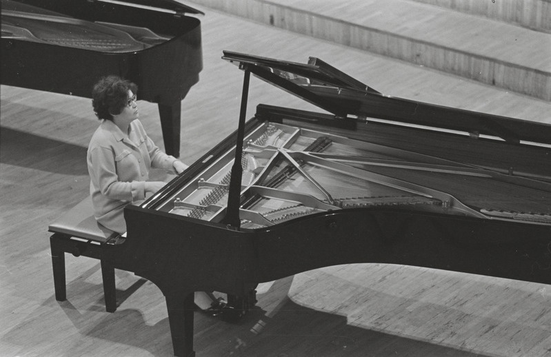 III Üleliiduline pianistide konkurss, Estonia kontserdisaal, 1969, pildil: Aislu Dossajeva – Alma-Ata Kunstide Instituudi üliõpilane