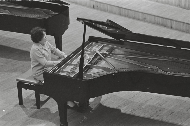 III Üleliiduline pianistide konkurss, Estonia kontserdisaal, 1969, pildil: Aislu Dossajeva – Alma-Ata Kunstide Instituudi üliõpilane