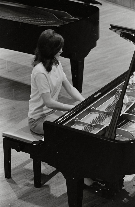 III Üleliiduline pianistide konkurss, Estonia kontserdisaal, 1969, pildil: Zoja Mednikova – õpib Moskva Konservatooriumi aspirantuuris