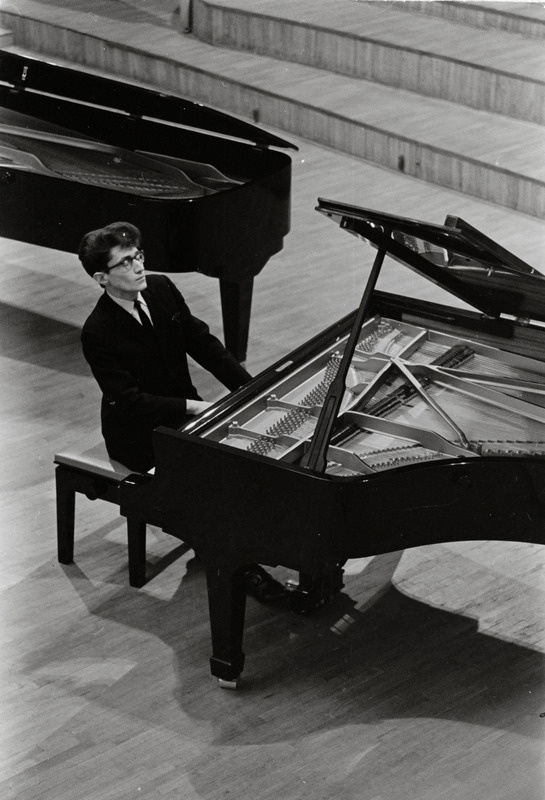 III Üleliiduline pianistide konkurss, Estonia kontserdisaal, 1969, pildil: Grigori Kortšmar – õpib Leningradi Konservatooriumis