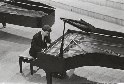 III Üleliiduline pianistide konkurss, Estonia kontserdisaal, 1969, pildil: Aleksander Leibkind – Taškendi Uspenski nim. Muusikakeskkooli õpilane  similar photo