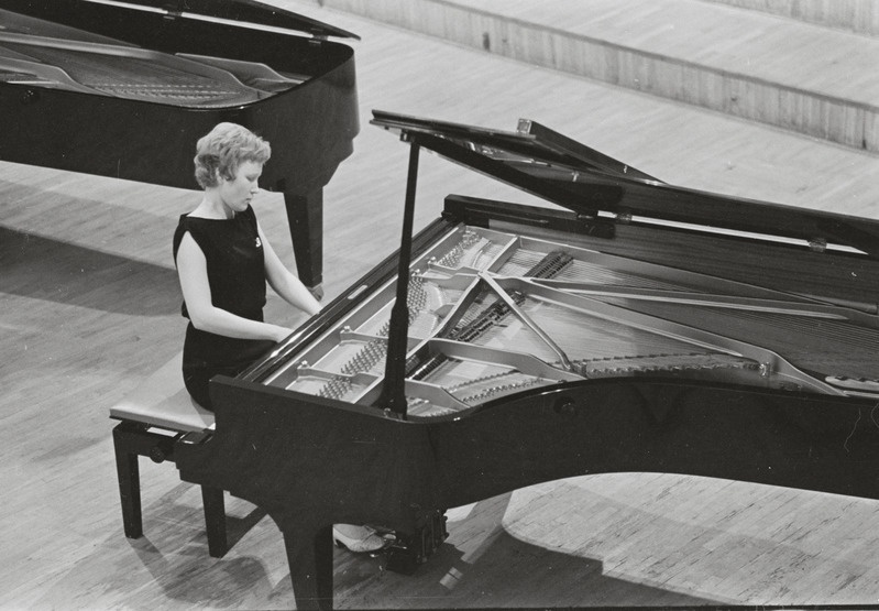 III Üleliiduline pianistide konkurss, Estonia kontserdisaal, 1969, pildil: Ada Kuuseoks – töötab Tallinna Konservatooriumis õppejõuna