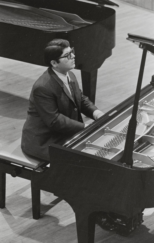 III Üleliiduline pianistide konkurss, Estonia kontserdisaal, 1969, pildil: Konstantin Sirunjak – Jerevani Konservatooriumi 1.kursuse üliõpilane