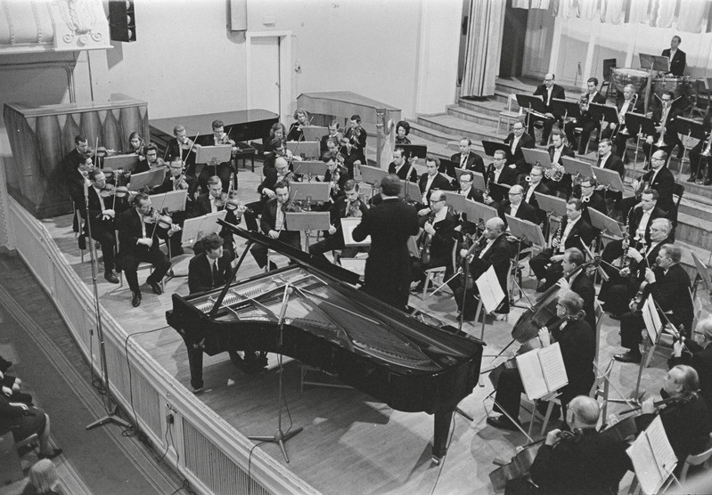 III Üleliiduline pianistide konkurss, Estonia kontserdisaal, 1969, pildil: Juri Slessarev – lõppvoor