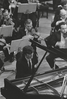 III Üleliiduline pianistide konkurss, Estonia kontserdisaal, 1969, pildil: Juri Slessarev – lõppvoor  similar photo