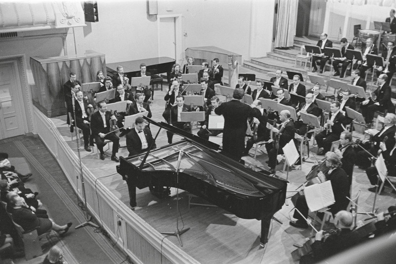 III Üleliiduline pianistide konkurss, Estonia kontserdisaal, 1969, pildil: Lekso Toradze – lõppvoor