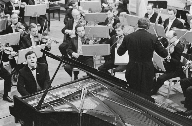 III Üleliiduline pianistide konkurss, Estonia kontserdisaal, 1969, pildil: Lekso Toradze – lõppvoor