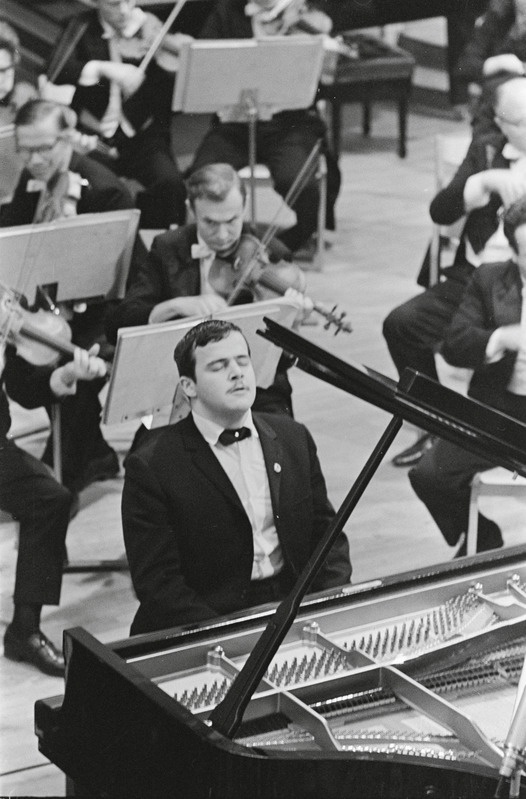 III Üleliiduline pianistide konkurss, Estonia kontserdisaal, 1969, pildil: Lekso Toradze – lõppvoor