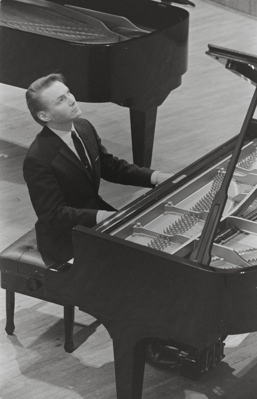 III Üleliiduline pianistide konkurss, Estonia kontserdisaal, 1969, pildil: Vent Zilbert – õpib Riia Konservatooriumis