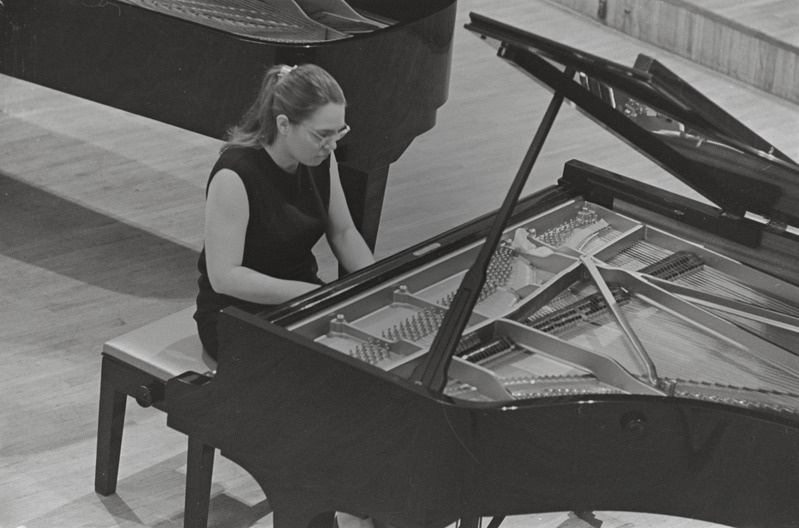 III Üleliiduline pianistide konkurss, Estonia kontserdisaal, 1969, pildil: Aleksandr Jeoltšijan – õpib Jerevani Konservatooriumis