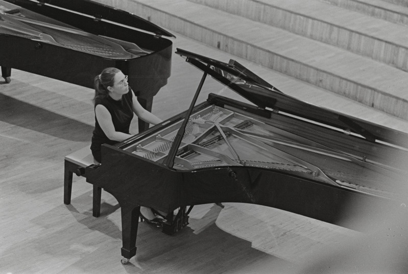 III Üleliiduline pianistide konkurss, Estonia kontserdisaal, 1969, pildil: Aleksandr Jeoltšijan – õpib Jerevani Konservatooriumis