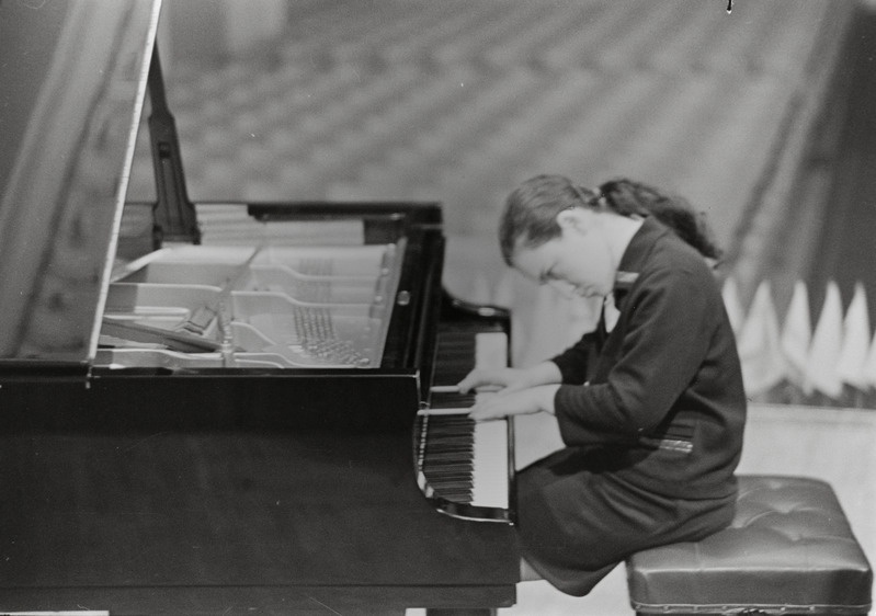 III Üleliiduline pianistide konkurss, Estonia kontserdisaal, 1969, pildil: Raimonda Šeinfeld – õpib Kišinjovi Kunstide Instituudis