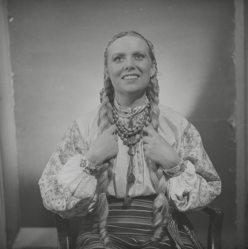 Trembita, Teater Estonia, 1950, osades: Marinka – Sophie Sooäär