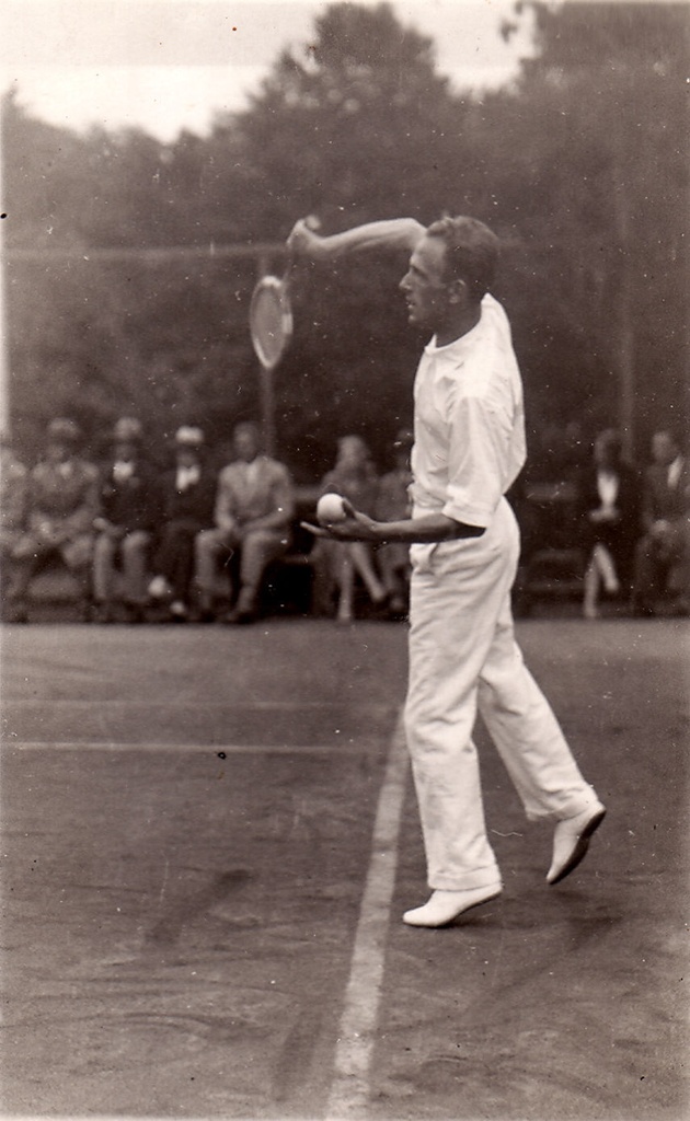 Hugo Pukk tennist mängimas