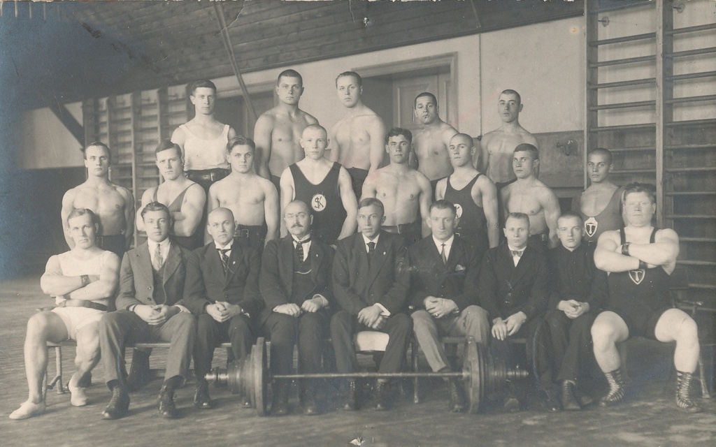 Pärnumaa raskejõustiku esivõistlustest osavõtjad