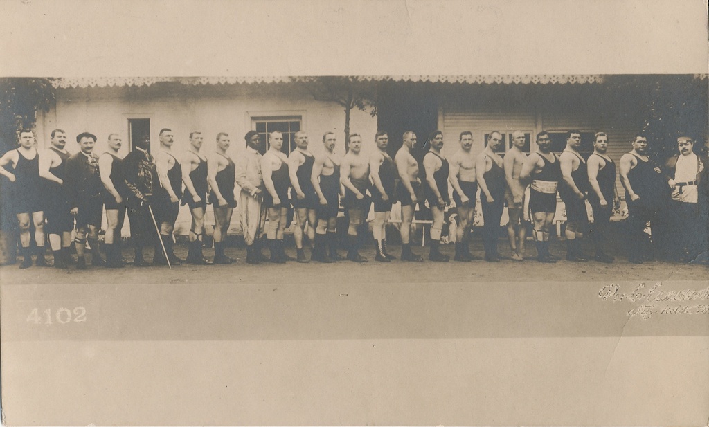 Elukutseliste maadlusturniirist osavõtjad