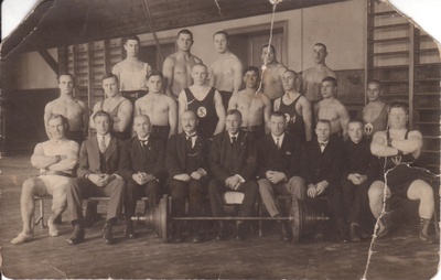 Pärnumaa raskejõustiku esivõistlustest osavõtjad  duplicate photo