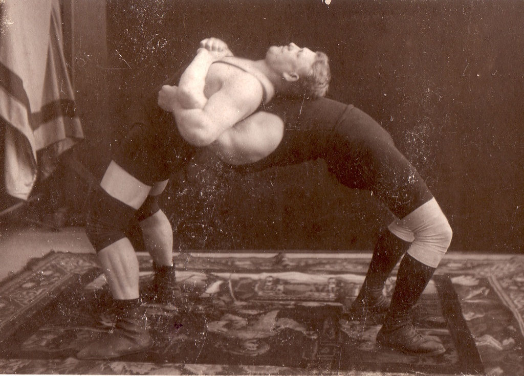 Aleksander Aberg ja Max Strenge maadlusvõttel