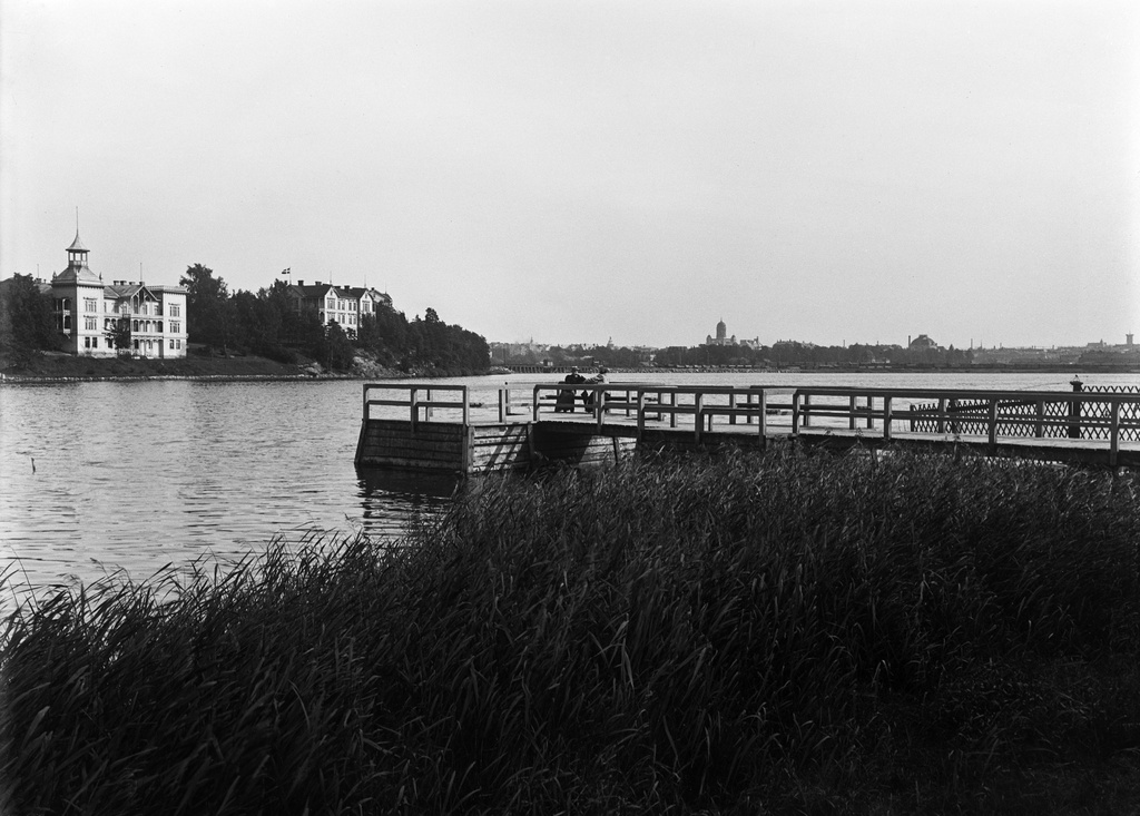 Töölönlahti, laituri länsirannalla