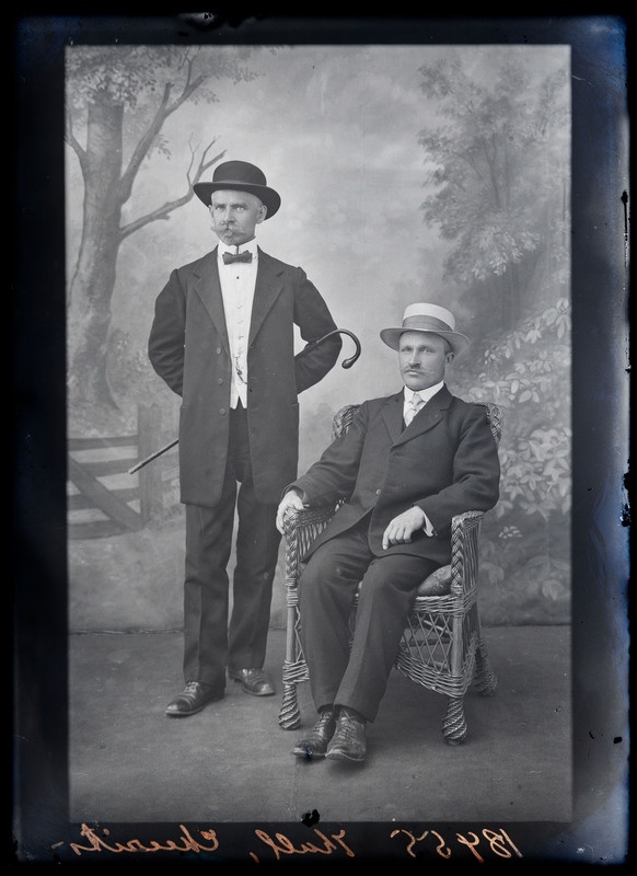 negatiiv Ado Kull, Jakob Meerits, kooliõpetajad, foto J. Riet, neg 18455, 10.07.1915