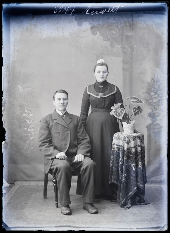 negatiiv Anvelt, mees, naine (Kõo), foto J. Riet, neg 5247, 16.09.1905