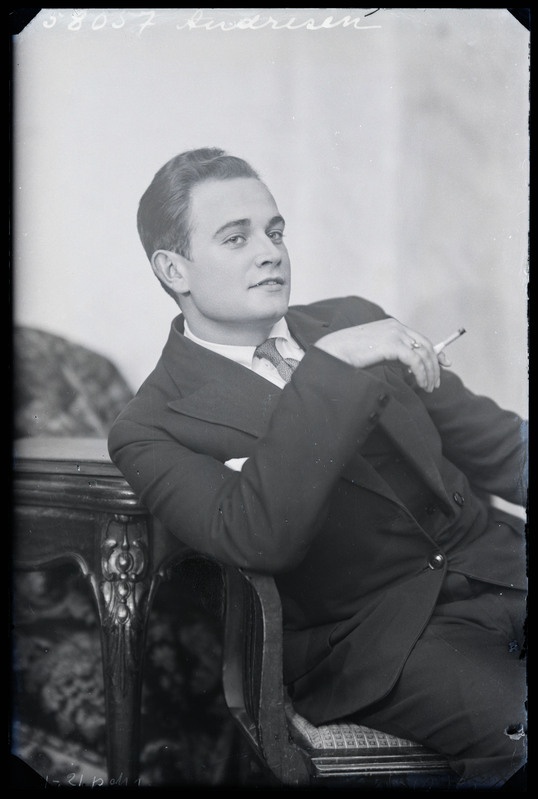 negatiiv Hermann Andreesen (Henn Aare), näitleja, lavastaja, foto J. Riet, neg 58057, 08.10.1931