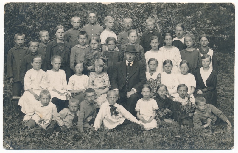 foto, Viljandimaa?, kooliõpetaja Aadu Orrik, õpilased u 1920