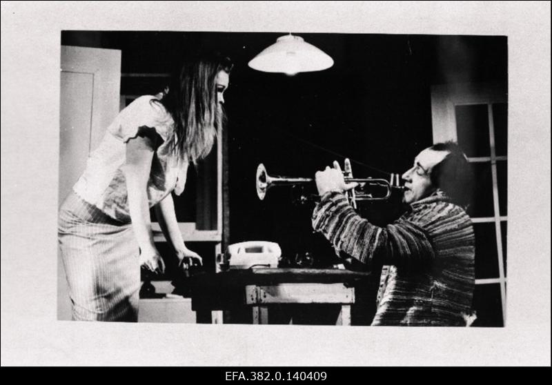 Stseen K. Ilievi näidendist Aken Vanalinna Stuudios. Filip - Roman Baskin ja Rosica - Merle Talvik.