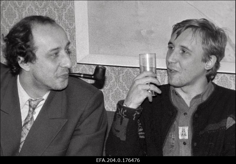 Lavastaja Roman Baskin (vasakul) ja Tallinna Linnateatri peanäitejuht Elmo Nüganen Jean Luc Codar´i filminädala avamisel Kinomajas.
