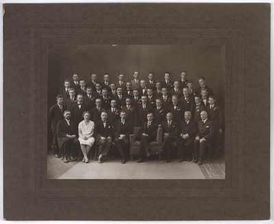 foto papil, Viljandi Poeglaste Gümnaasium, Uueveski tee 1, lõpetajad, 1929, foto J. Riet  duplicate photo