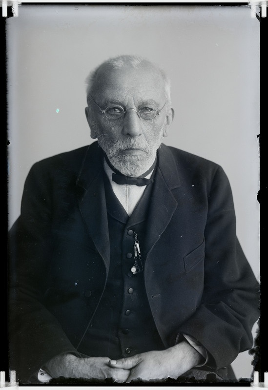 klaasnegatiiv, Friedrich Kuhlbars, poolportree u 1910