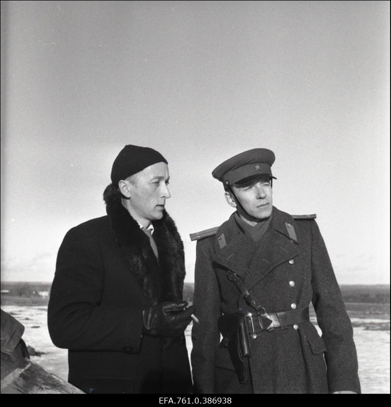 Filmi "Äratus" filmimine. Sulev Luik Linnamehe osas. Sergei Tšerkassov I ohvitseri osas.