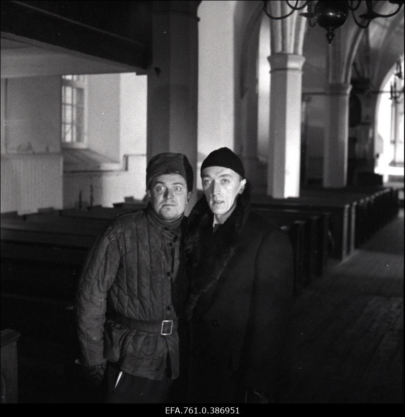 Filmi "Äratus" filmimine. Jaan Rekkor Peeter Kängsepa ja Sulev Luik Linnamehe osas kirikus.