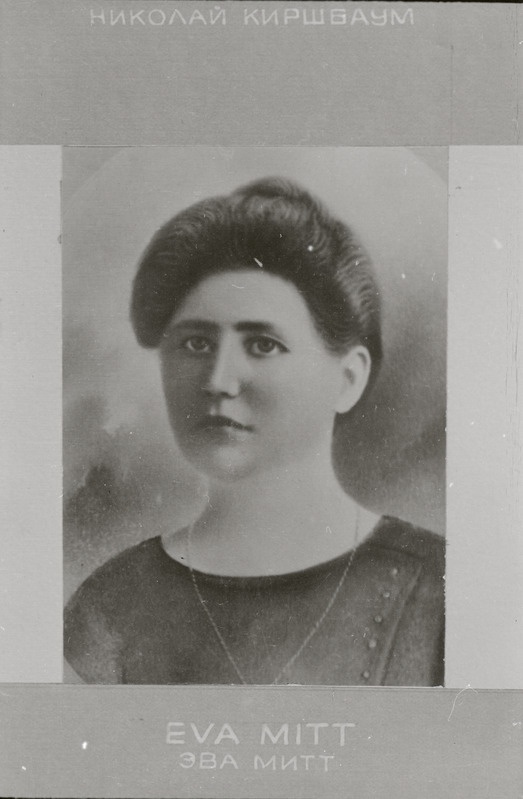 negatiiv, Eva Mitt, rinnaportree