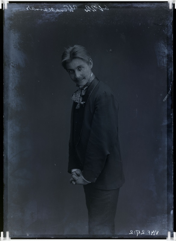 klaasnegatiiv, Jaan Vanakamar, näitleja, kunstnik, 1906 F J.Riet