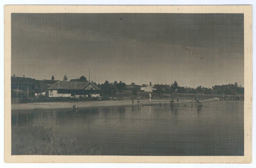 Valga supelbassein